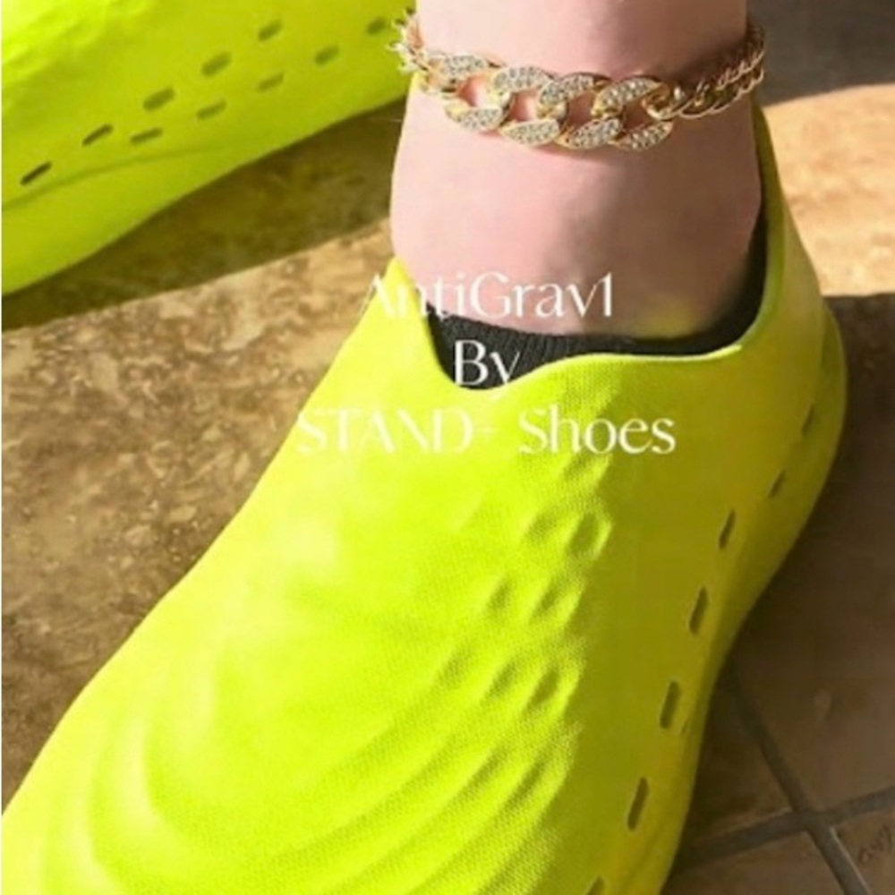 Stand+Anti Gravity Yellow Women's Shoes